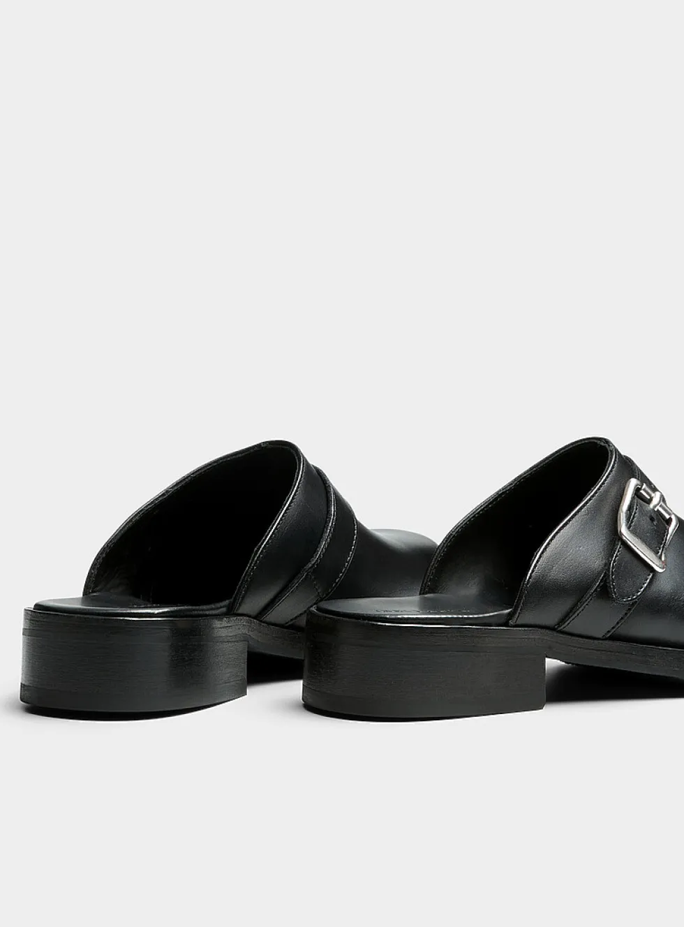Camion black leather mule