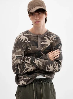 Camouflage waffled Henley T-shirt