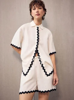 Camule wavy piping loose shirt