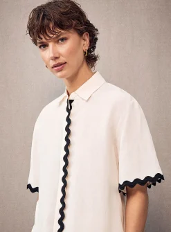 Camule wavy piping loose shirt
