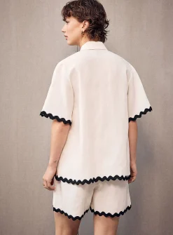 Camule wavy piping loose shirt