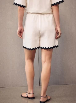 Camule wavy piping short