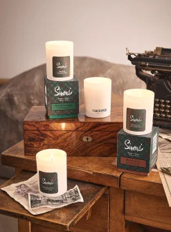 Canadian-inspired scented candle