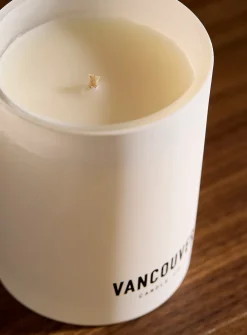 Canadian-inspired scented candle