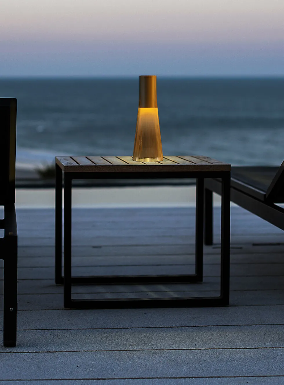 Candél portable conical lamp