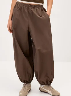 Canvas barrel-leg jogger