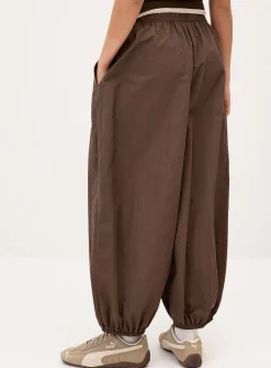 Canvas barrel-leg jogger