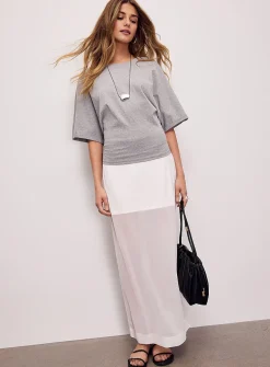 Cape-style back elbow-sleeve T-shirt