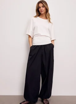 Cape-style back elbow-sleeve T-shirt