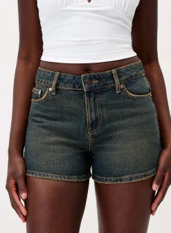 Casual low-rise short