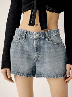Casual low-rise short