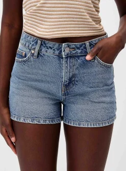 Casual low-rise short