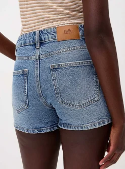 Casual low-rise short