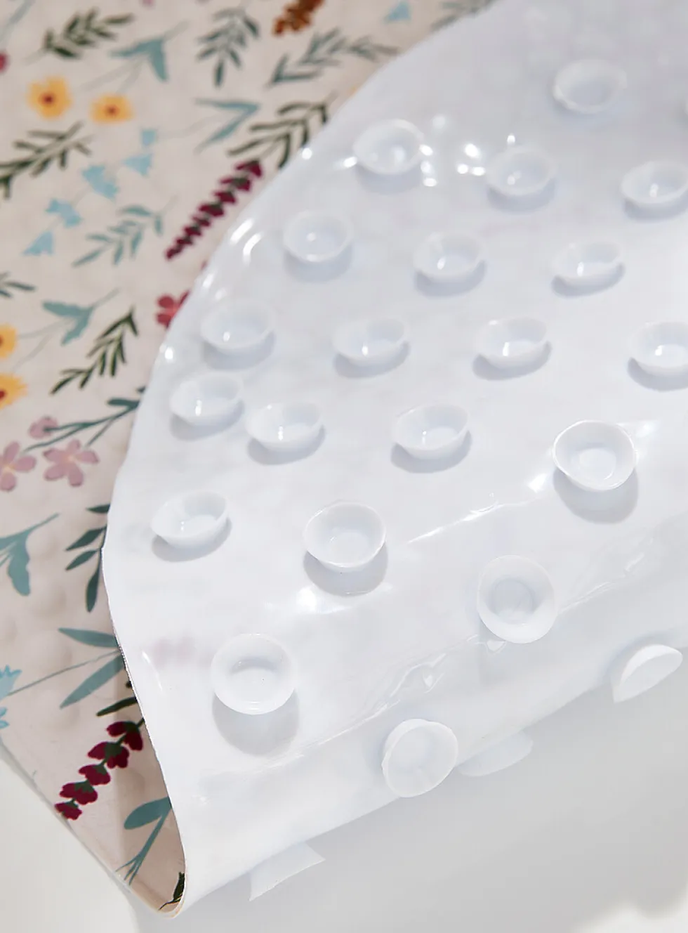 Charming flowers bath mat