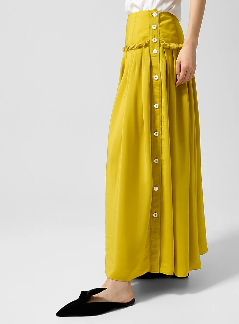 Charming ruffled crepe skirt