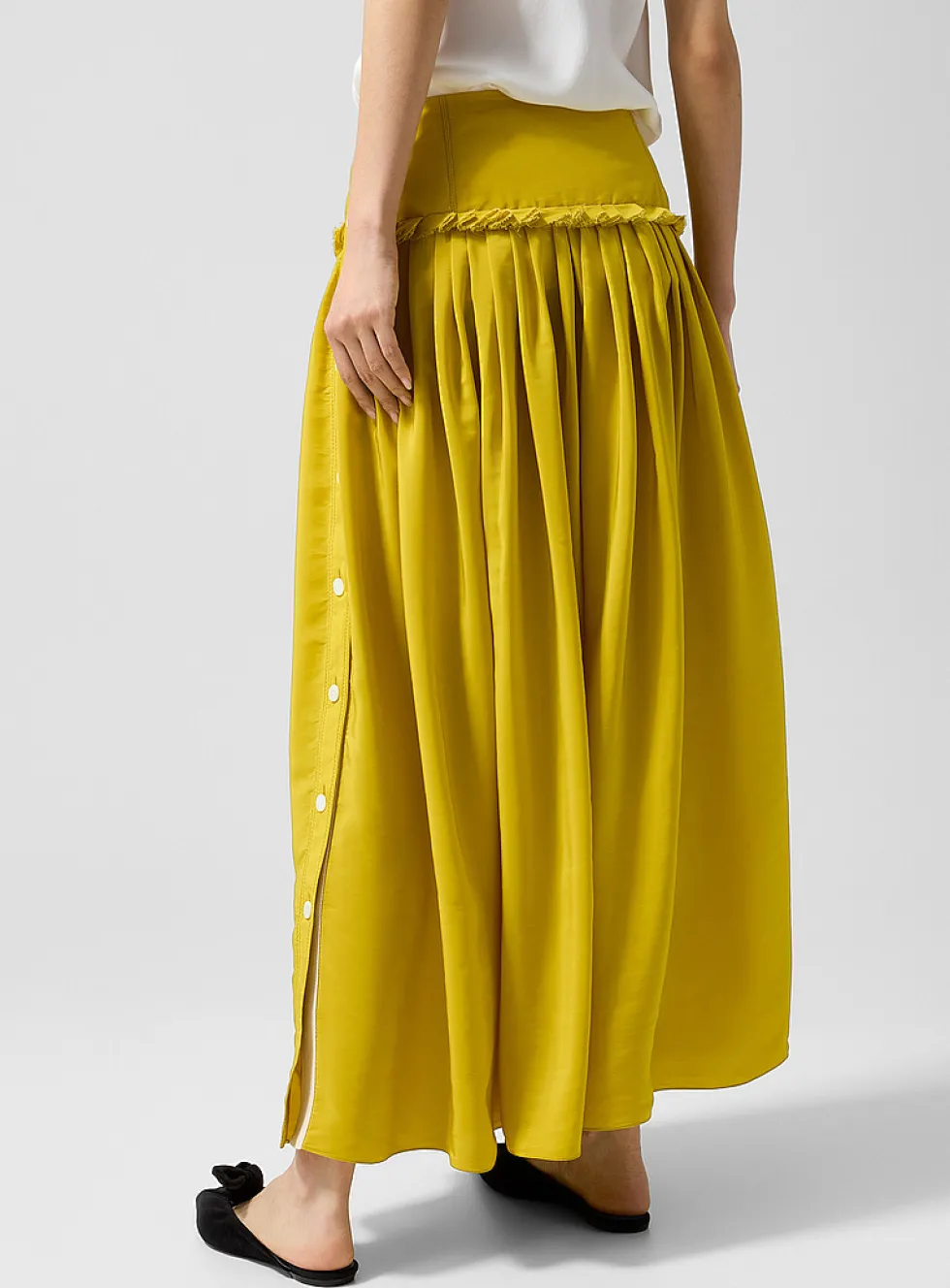 Charming ruffled crepe skirt