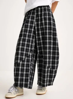Checkered barrel-leg pant