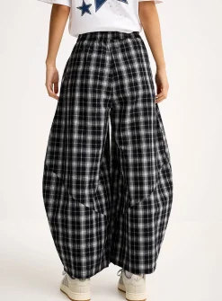 Checkered barrel-leg pant