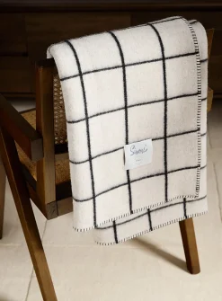 Checkered pure wool reversible throw
