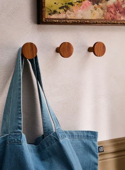 Circular acacia wood wall-mounted hooks