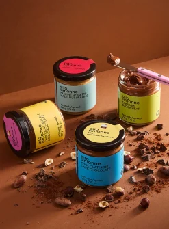 Classic hazelnut and chocolate spread set