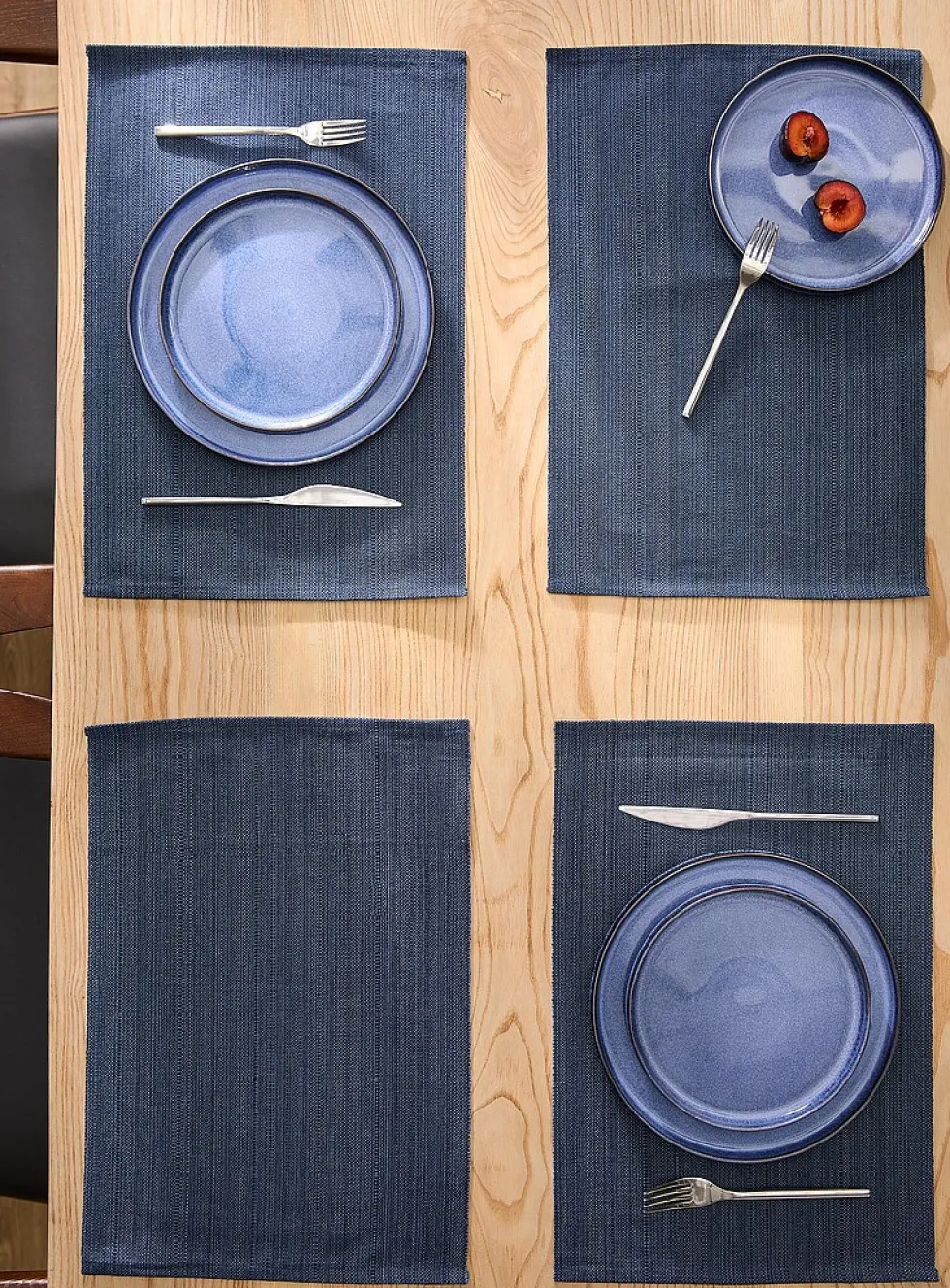 Coloured placemats