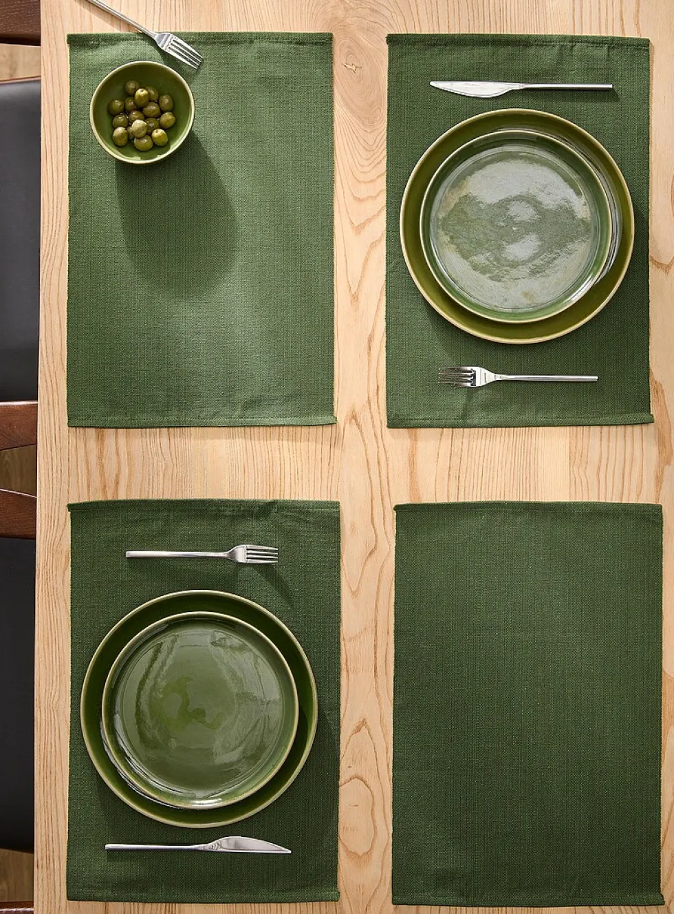 Coloured placemats