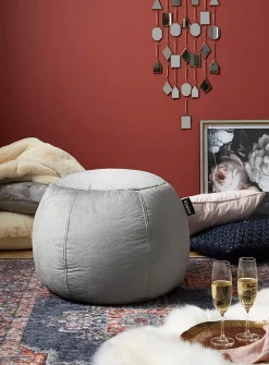Coloured velvet pouf