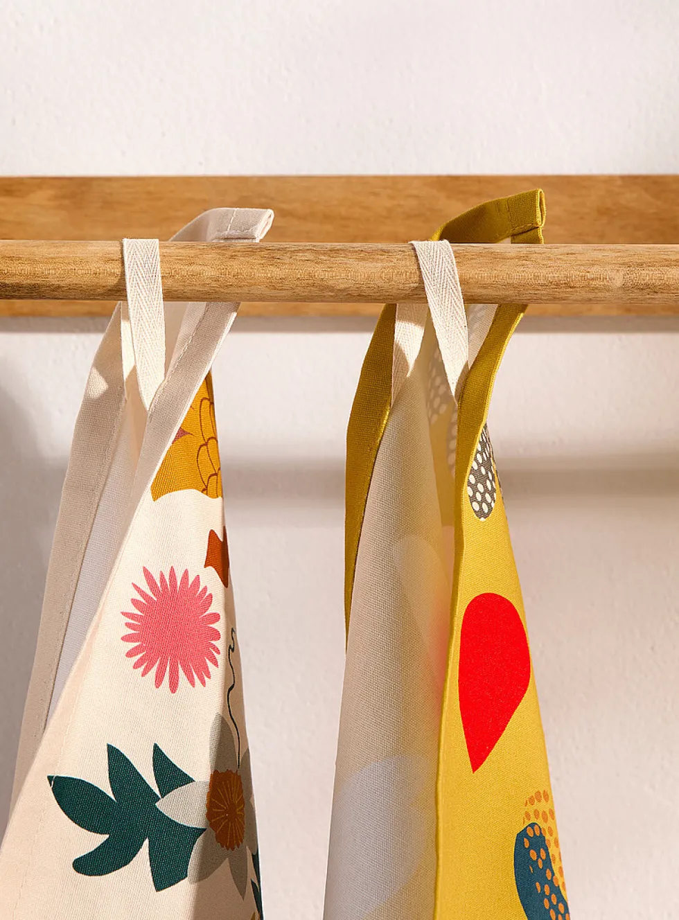 Colourful tea towel set