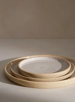 Comforting speckled plate