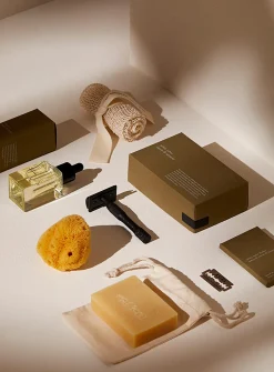 Complete shaving box set