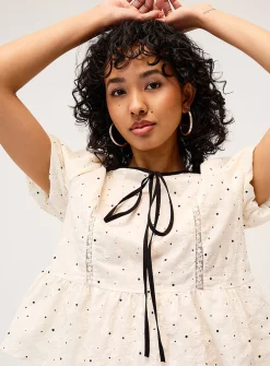 Contrast bow embroidered blouse