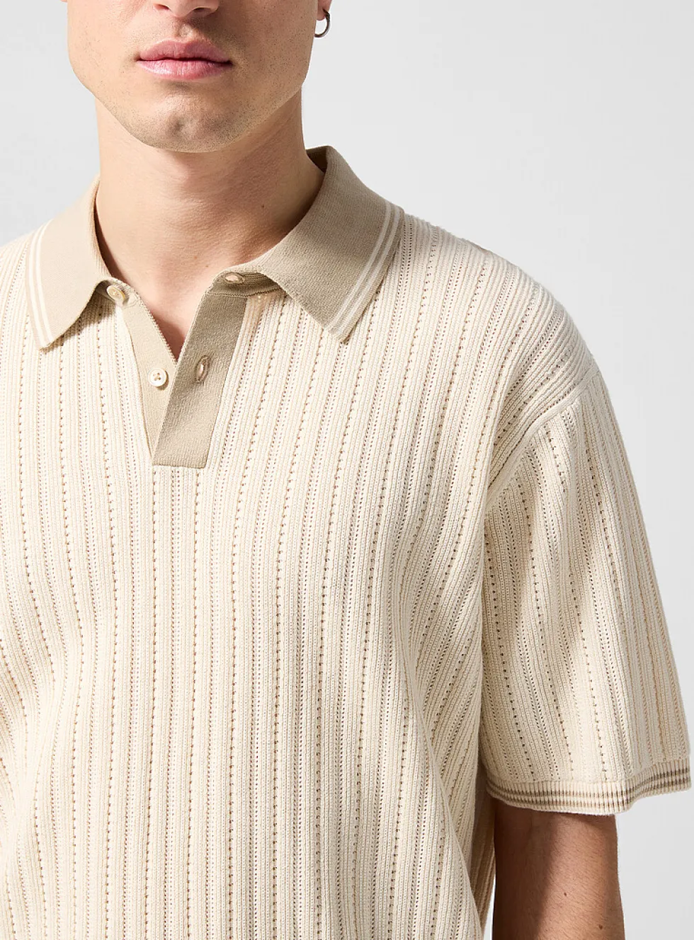 Contrasting collar pointelle pattern polo shirt