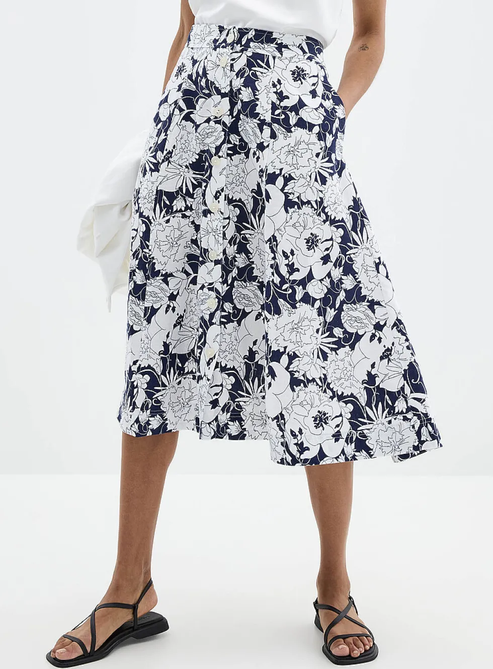 Contrasting garden buttoned midi skirt