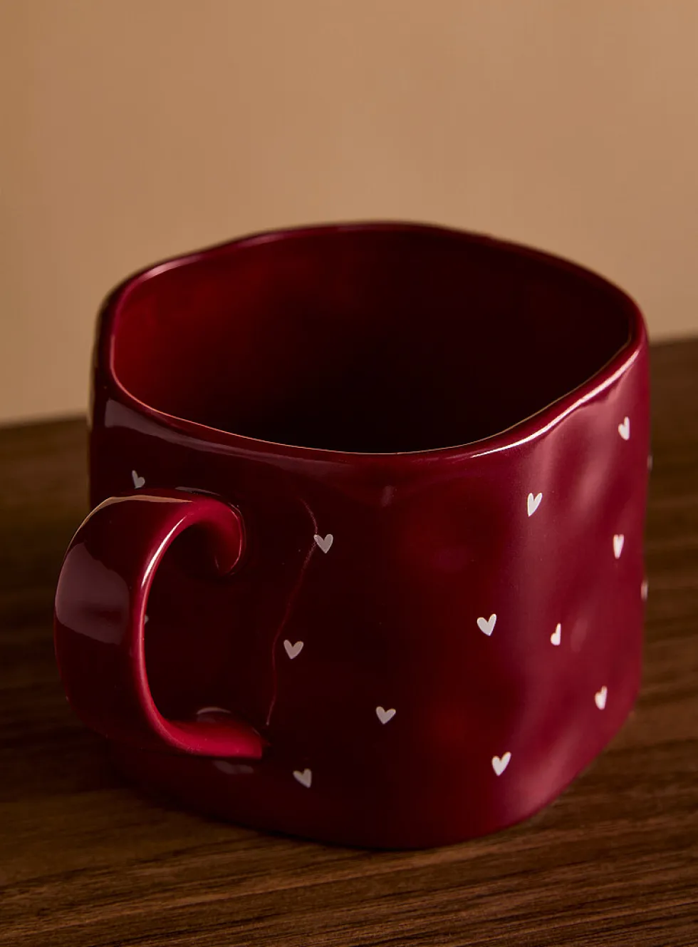 Contrasting hearts large embossed mug