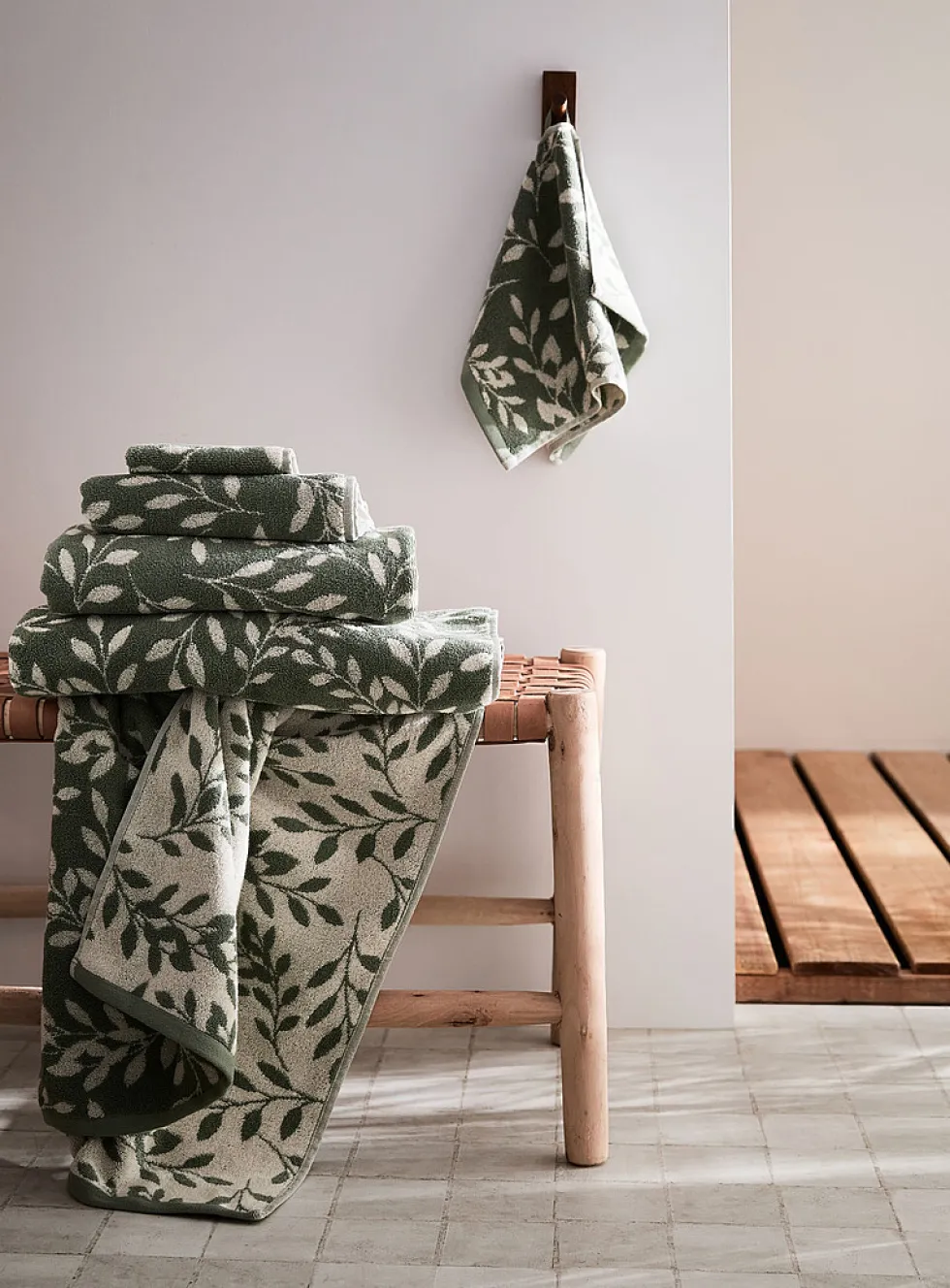 Contrasting leaves organic cotton reversible towels