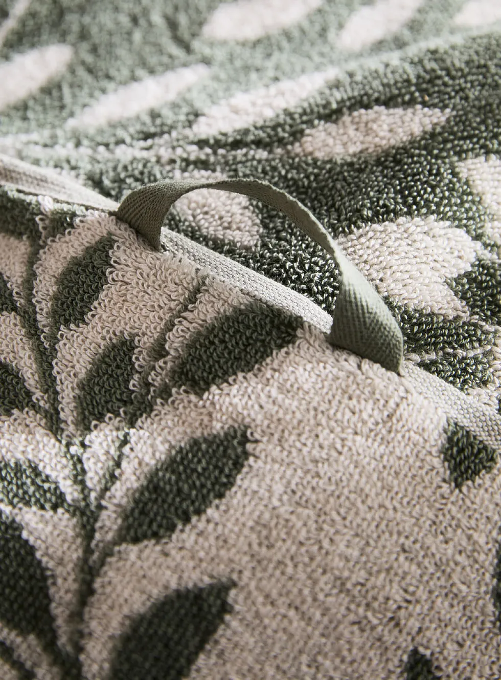 Contrasting leaves organic cotton reversible towels