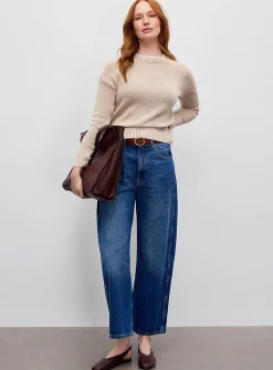 Contrasting overcast fine-knit sweater