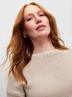 Contrasting overcast fine-knit sweater
