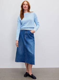 Contrasting overcast fine-knit sweater