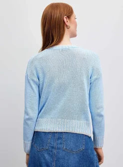 Contrasting overcast fine-knit sweater