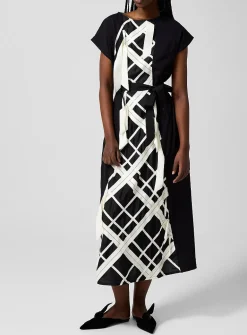 Contrasting ribbons dress