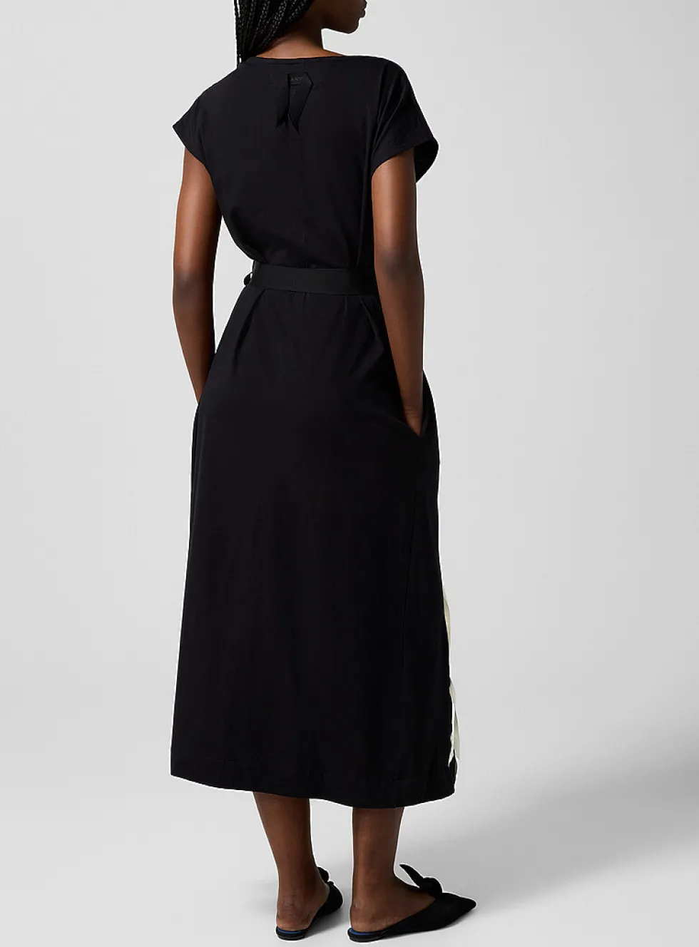 Contrasting ribbons dress