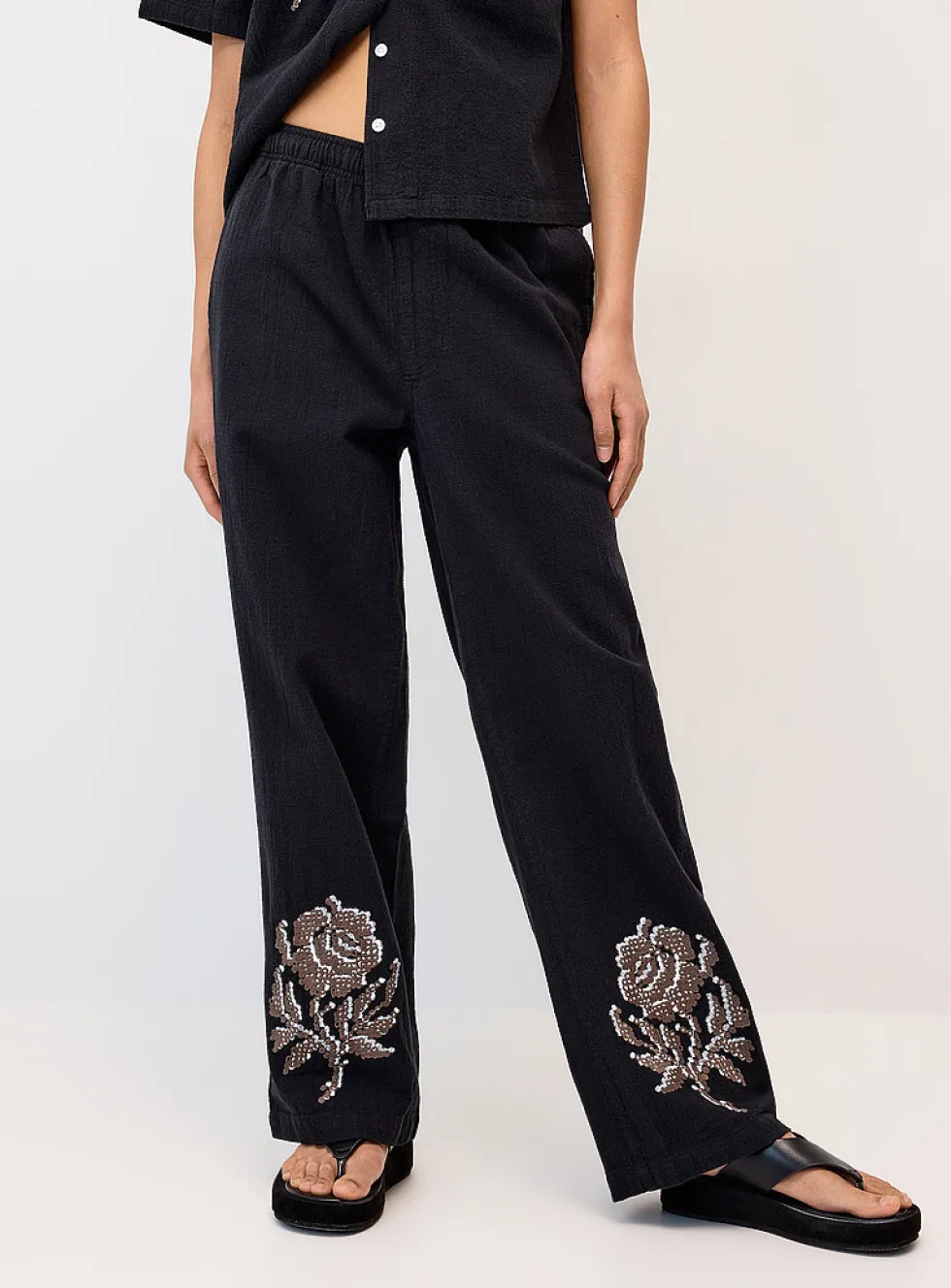 Contrasting roses wide-leg pant