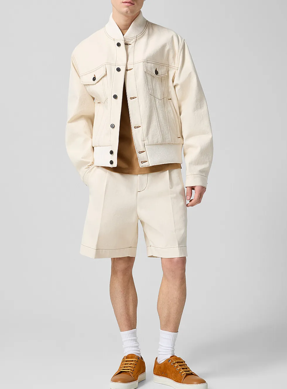 Contrasting stitching pleated short