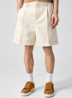 Contrasting stitching pleated short