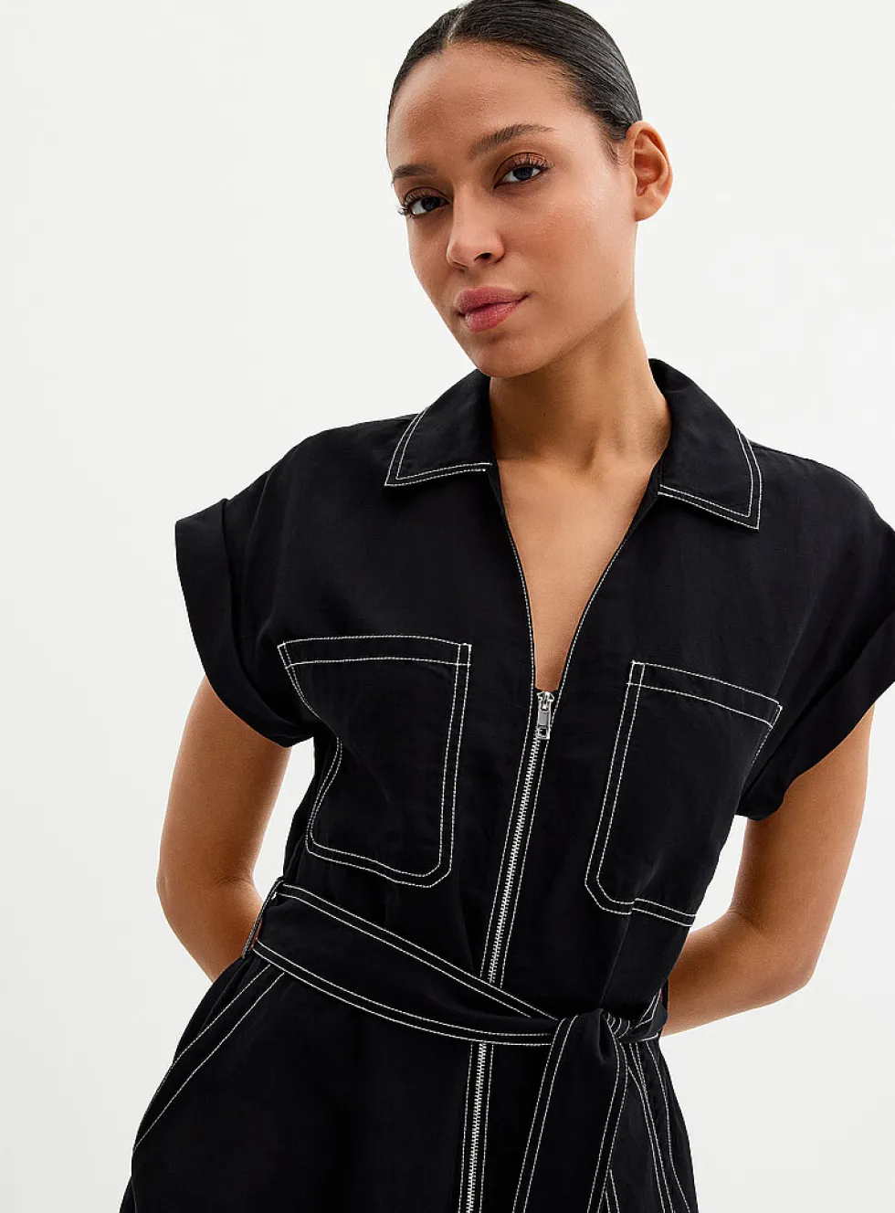 Contrasting stitching zip-up dress