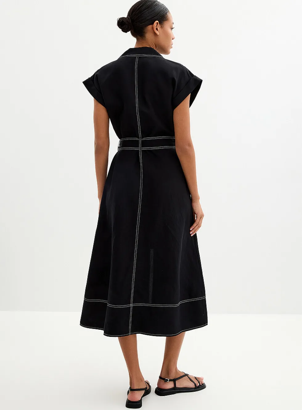 Contrasting stitching zip-up dress