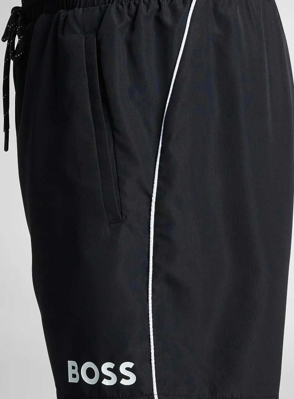 Contrast-trim swim short
