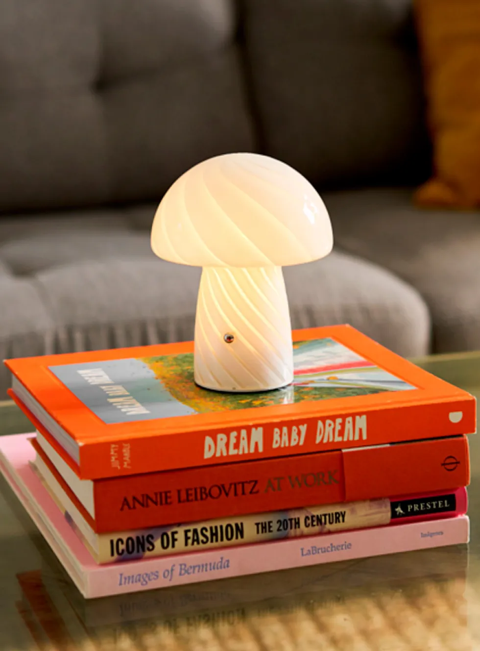 Cordless mushroom table lamp